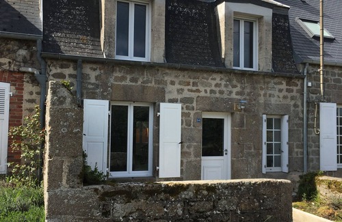 Montfarville House | House for four 10min walk from the beach
