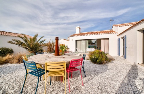Noirmoutier-en-l'Ile Ski Chalet | House for 9 - Jacuzzi - 300m from the beach