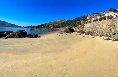 Japuiba House | House for rent in Angra dos Reis foot in the sand with swimming pool by the sea - Ang55