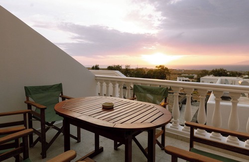 Santorini House | House for the whole family in Exo Gonia Santorini with views to the Aegean Sea.