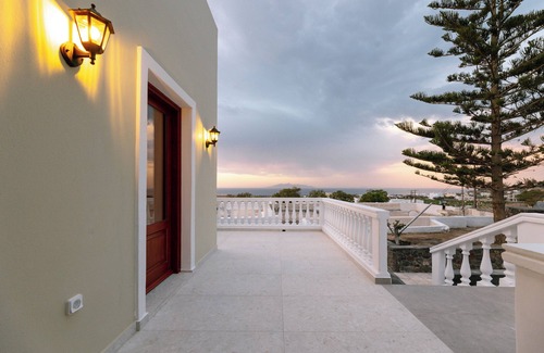 Santorini House | House for the whole family in Exo Gonia Santorini with views to the Aegean Sea.