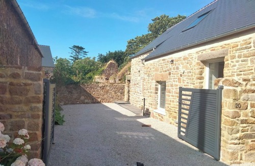 Maupertus-sur-Mer House | House