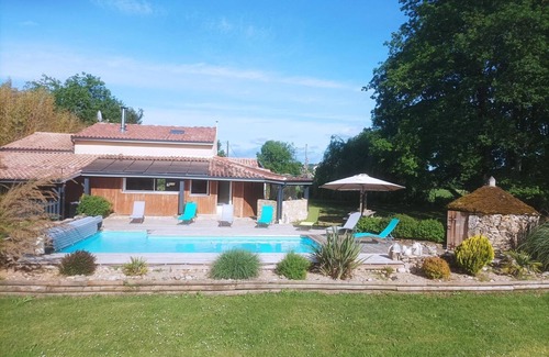 Saint-Front-sur-Lemance House | House near Bonaguil castle with private pool