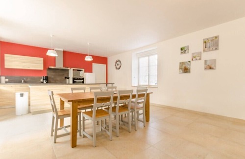 Saint-Usage House | House
