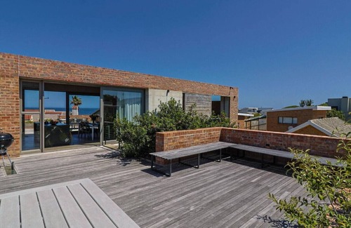 Onrus House | House Fynbos | Designer House | Sea & Mountain Views