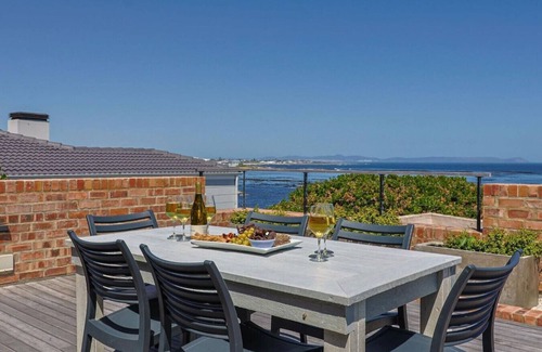 Onrus House | House Fynbos | Designer House | Sea & Mountain Views