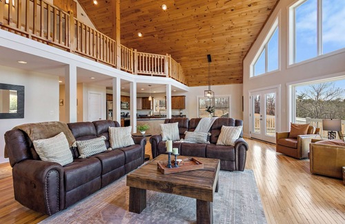 Morganton House | House Galini - Upscale, Outdoorsy Home with Great Amenities