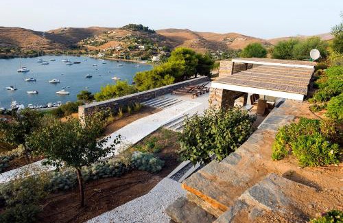 Vourkari House | House garden