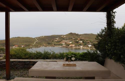 Vourkari House | House garden