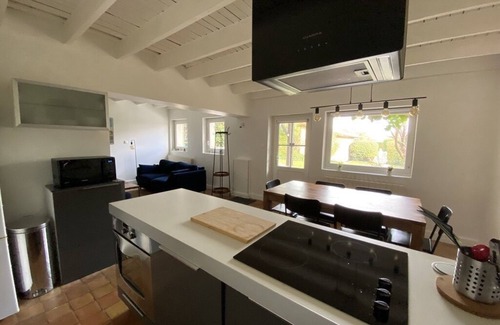 Charly House | House-garden-jacuzzi near Lyon: FourviereCathedral-ConfuenceMusuem-Lyon OldTown