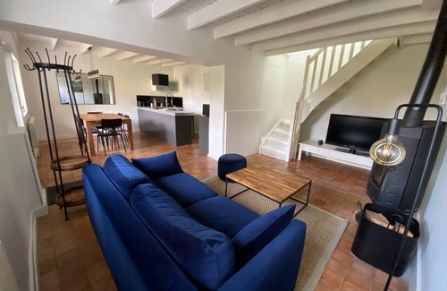 Charly House | House-garden-jacuzzi near Lyon: FourviereCathedral-ConfuenceMusuem-Lyon OldTown