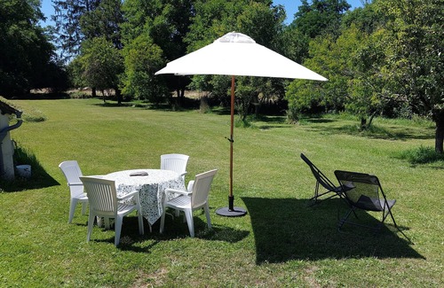 Menetou-Couture House | House - garden - private swimming pool.2 pers
