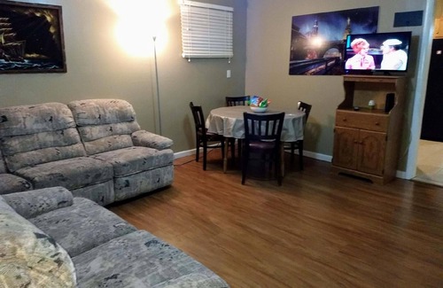 Antioch House | House has lots of rooms and close to the interstate and downtown