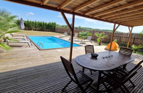 Medillac House | House has private pool