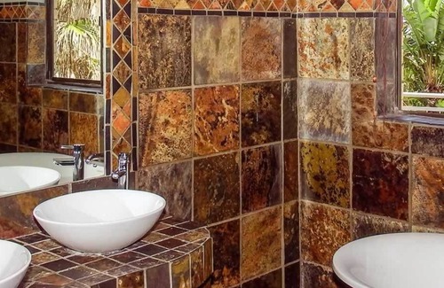 Bluewater Bay House | House Haven Guesthouse