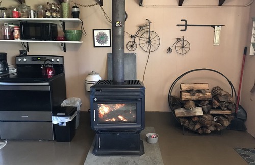 Wilmington House | House hot tub, deck 5miles from mount snow 3 miles from town of Wilmington