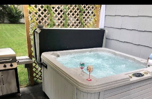 Manorville House | House ,hot tub, pool table, fireplace, barbecue área,soccer área, beach outlets