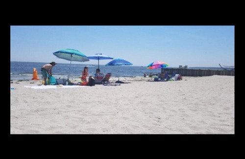 Manorville House | House ,hot tub, pool table, fireplace, barbecue área,soccer área, beach outlets