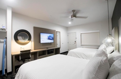 George Bush Park/Eldridge Hotel | House Hotel