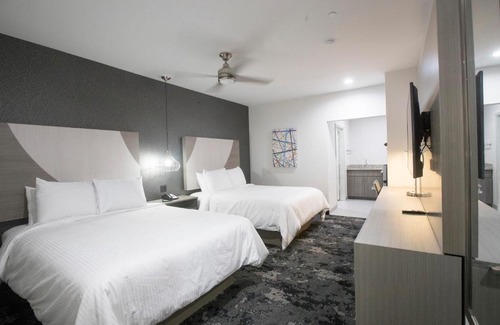 George Bush Park/Eldridge Hotel | House Hotel