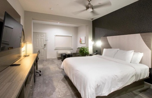George Bush Park/Eldridge Hotel | House Hotel