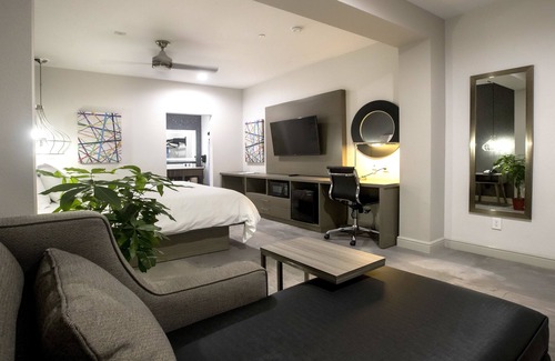 George Bush Park/Eldridge Hotel | House Hotel