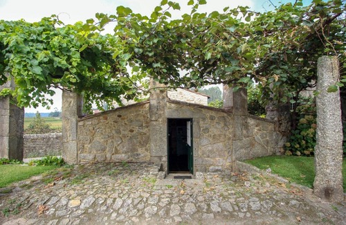 Rates House | House in a farmhouse with pool and tennis court