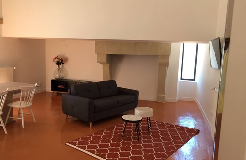 Vaudelnay House | House in a former wine storehouse