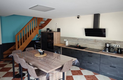 Guern House | House in a haven of greenery, 3 bedrooms, 3 bathrooms, heated indoor pool