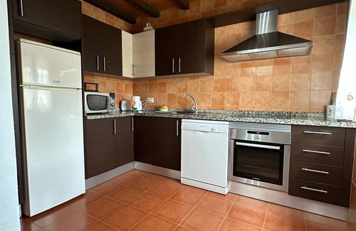 Cajiz Cottage | House in a very quiet rural area with easy accessibility. 3.5 km from the beach