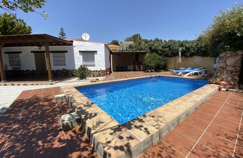 Cajiz Cottage | House in a very quiet rural area with easy accessibility. 3.5 km from the beach