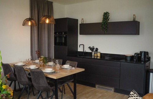 Maurik House | House in Arnhem with Rhine Views