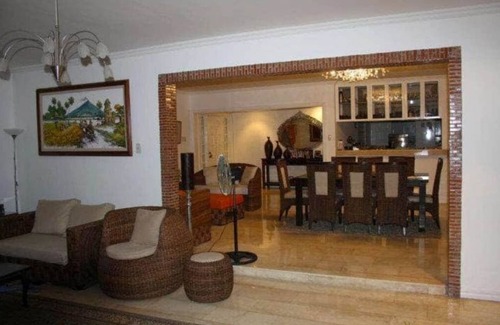 Las Pinas House | House in BF Homes Int. w/Pool and Jacuzzi