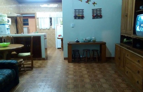 Tabatinga House | House in Caraguatatuba 30 meters from Praia Tabatinga with Air Conditioning