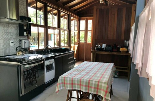 Barra da Lagoa House | HOUSE IN CECO OF CROWNES WITH FULL LEISURE AREA. POOL AND BARBECUE