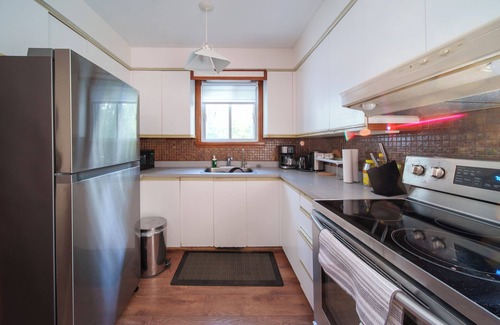 Montreal House | House in Center Brossard-mins to REM station/hwy