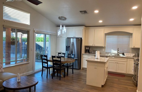 Roseville House | House in Center of Roseville