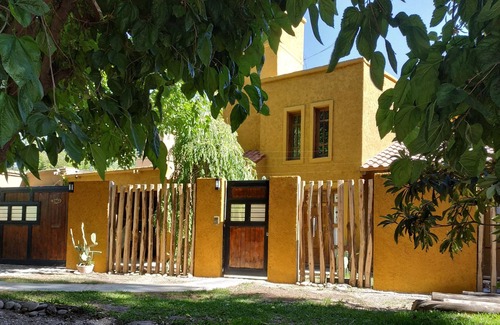 Chacras de Coria House | House in Chacras de Coria, In the middle of the land of Malbec