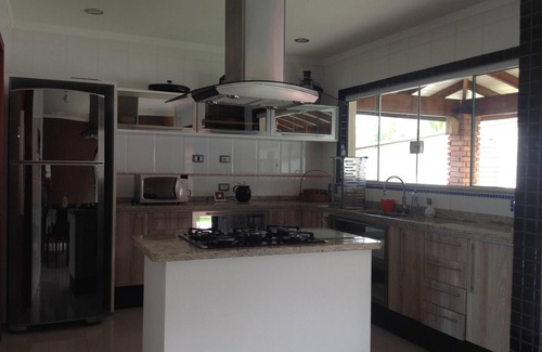 Morada da Praia House | House in condominium, air conditioning, Wi-Fi and private pool.