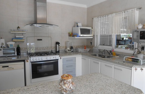 Guaruja House | House in Condominium with 4 Suites, Air Conditioning, Swimming Pool, Barbecue and Oven