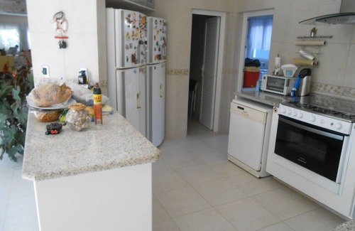 Guaruja House | House in Condominium with 4 Suites, Air Conditioning, Swimming Pool, Barbecue and Oven