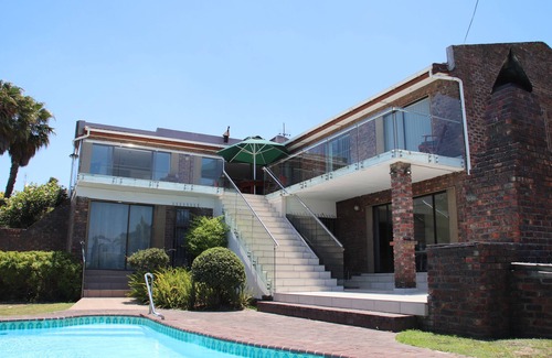 Heldervue House | House in dream location with pool and sea views ideal for golfers and wine lovers
