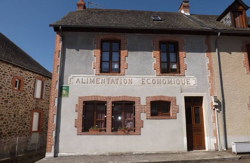 Drugeac Cottage | House in Drugeac with 4 bedrooms, garden and pets allowed