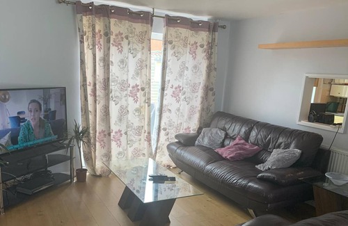Dunstable House | House in Elm Park, 15min drive from luton airport, Free WIFI, Free Parking