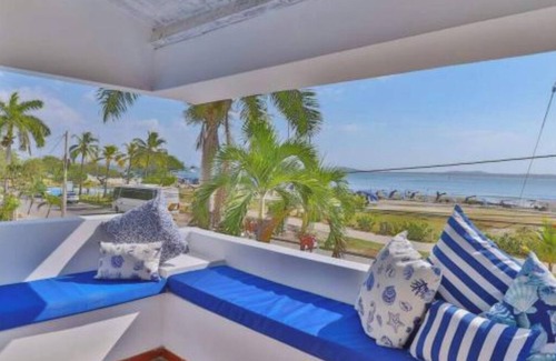 Cartagena District House | House in front of the sea! Book now and enjoy an unforgettable vacation.