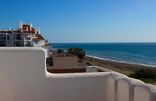 Benajarafe Ski Chalet | House in front of the beach / Magnificent semi-detached house on the beachfront