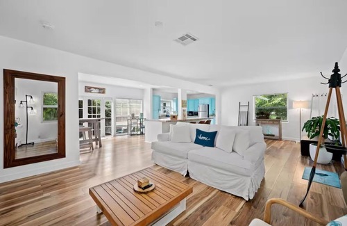 Flamingo Parks House | House in Historic community of West Palm Beach w complimentary Pool Heating