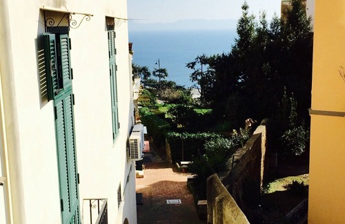 Vomero House | House in historic villa absolute tranquility sea and center Naples