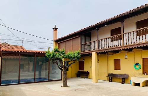 Valdespino de Somoza House | House in León. Ideal for families. Swimming pool. Grills. Astorga.