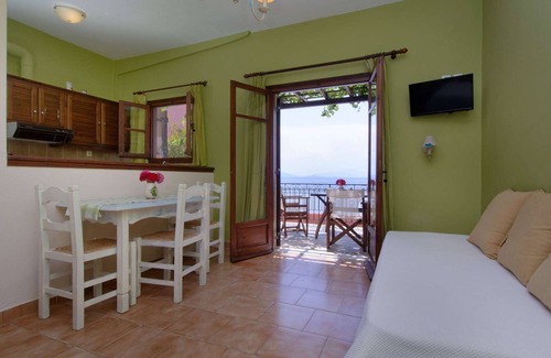 Lefokastron Apartment | House in Lefokastro - in front of the beach + Wi-Fi #2
